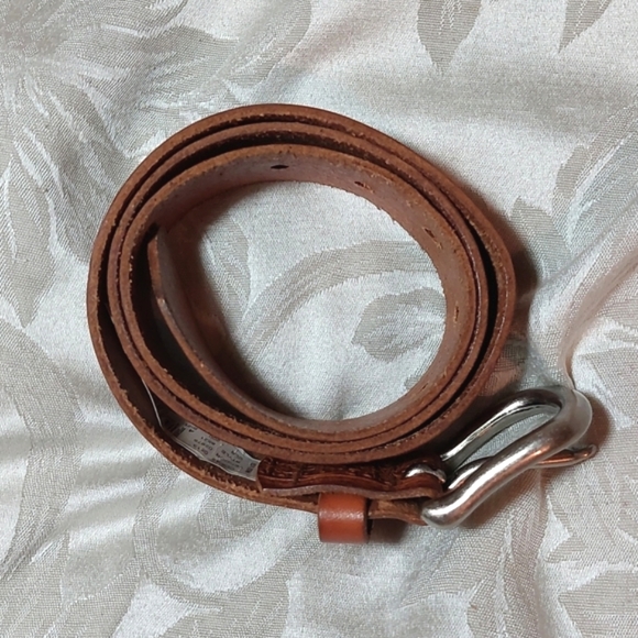 Gorgeous Tooled Leather Belt▪︎Antiqued Silver Buckle - Picture 10 of 14